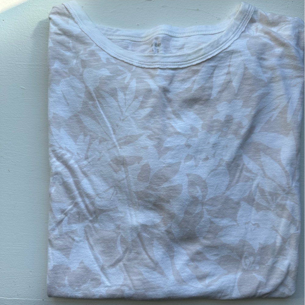 🍄 Aerie 100% Crewneck Cotton Tee in tropical print